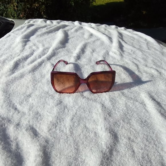 Bundle Jessica Simpson sunglass and 2 gift pairs main image 12